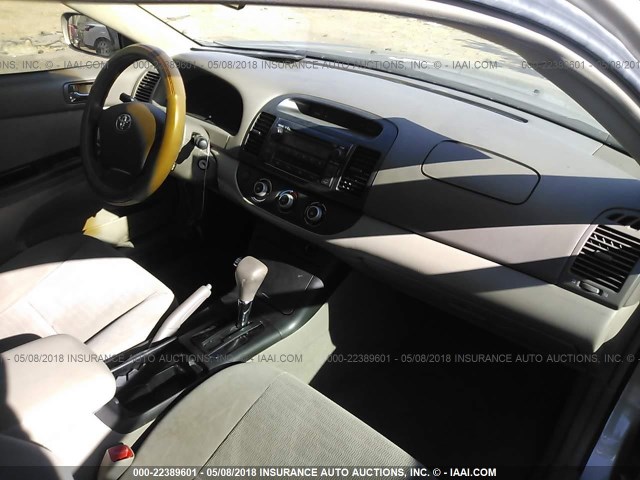 4T1BE30K45U521781 - 2005 TOYOTA CAMRY LE/XLE/SE ოქროსფერი ფოტო 5