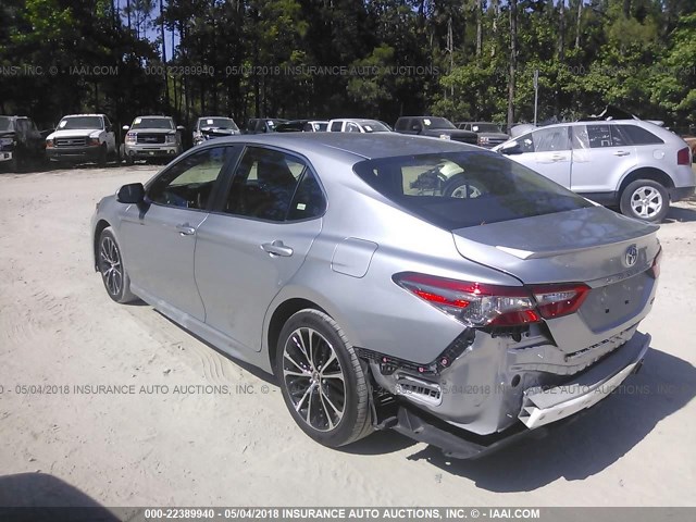 JTNB11HK3J3034205 - 2018 TOYOTA CAMRY L/LE/XLE/SE/XSE SILVER photo 3