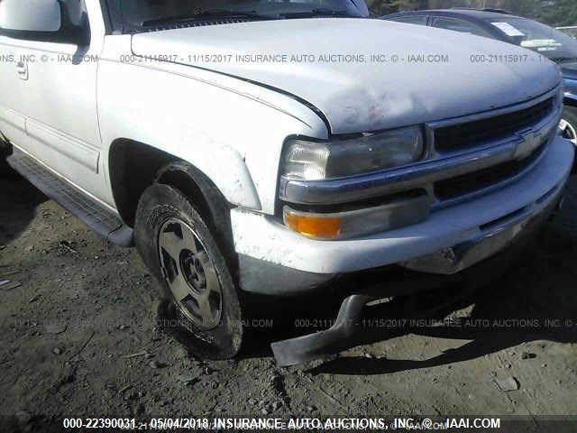 3GNFK16Z55G282419 - 2005 CHEVROLET SUBURBAN K1500 WHITE photo 6