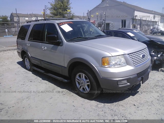 1FMFU16585LA40500 - 2005 FORD EXPEDITION XLT ვერცხლისფერი ფოტო 1