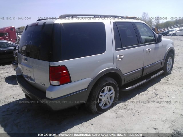 1FMFU16585LA40500 - 2005 FORD EXPEDITION XLT ვერცხლისფერი ფოტო 4