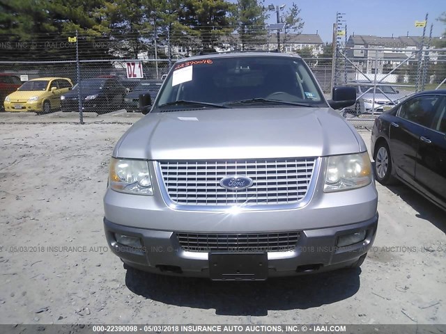 1FMFU16585LA40500 - 2005 FORD EXPEDITION XLT ვერცხლისფერი ფოტო 6