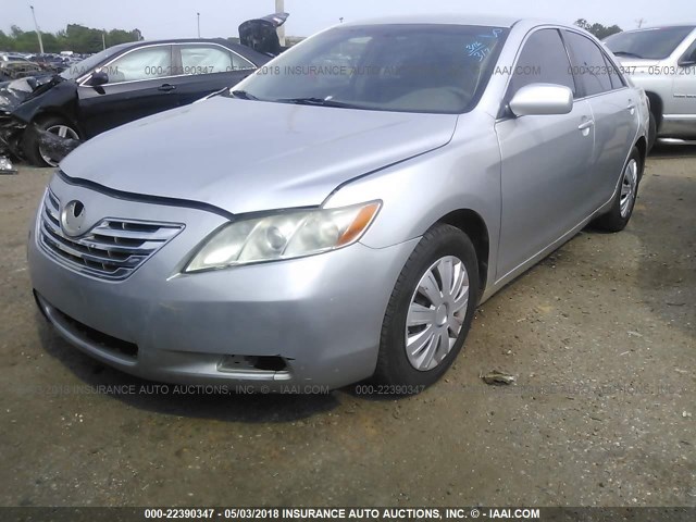 4T4BE46K88R017872 - 2008 TOYOTA CAMRY CE/LE/XLE/SE SILVER photo 2