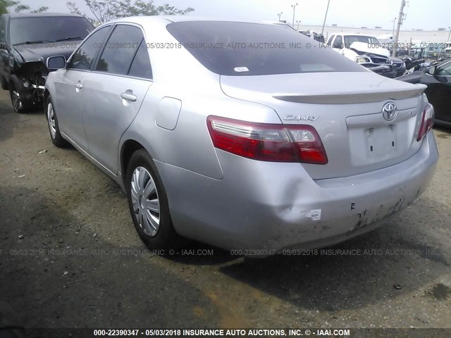 4T4BE46K88R017872 - 2008 TOYOTA CAMRY CE/LE/XLE/SE SILVER photo 3