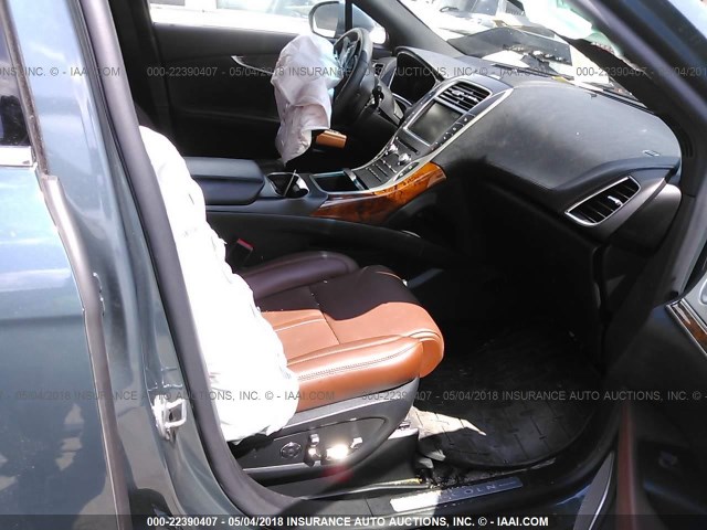 2LMTJ8LP3GBL46294 - 2016 LINCOLN MKX RESERVE BLUE photo 5