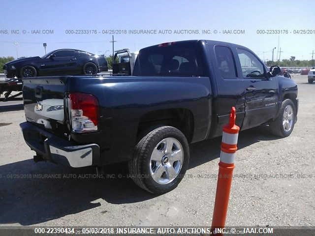 1GCEC19C27Z565291 - 2007 CHEVROLET SILVERADO C1500 BLUE photo 4