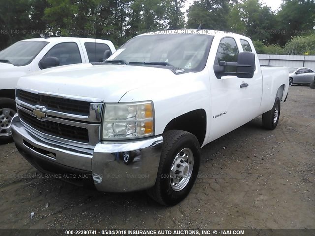 1GCHC49609E142325 - 2009 CHEVROLET SILVERADO C2500 HEAVY DUTY WHITE photo 2