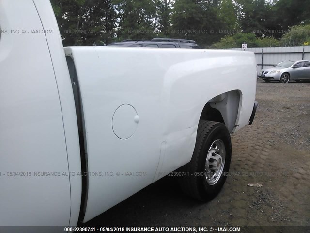 1GCHC49609E142325 - 2009 CHEVROLET SILVERADO C2500 HEAVY DUTY WHITE photo 6