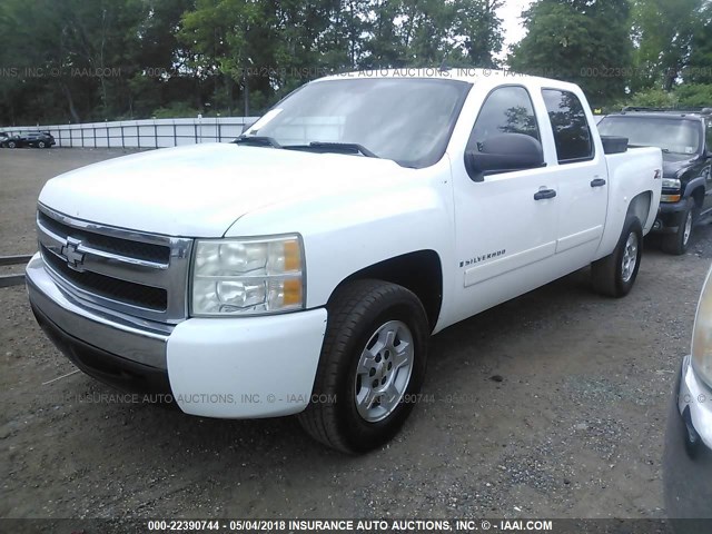 3GCEK13M47G534922 - 2007 CHEVROLET SILVERADO K1500 CREW CAB WHITE photo 2