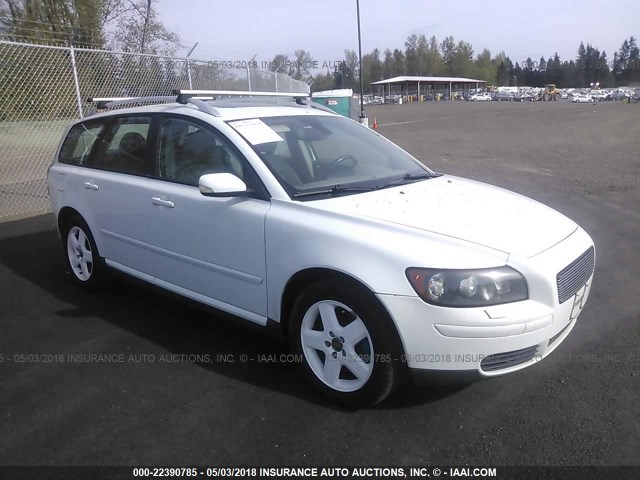 YV1MJ682052064505 - 2005 VOLVO V50 T5 WHITE photo 1