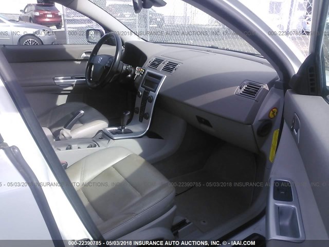 YV1MJ682052064505 - 2005 VOLVO V50 T5 WHITE photo 5