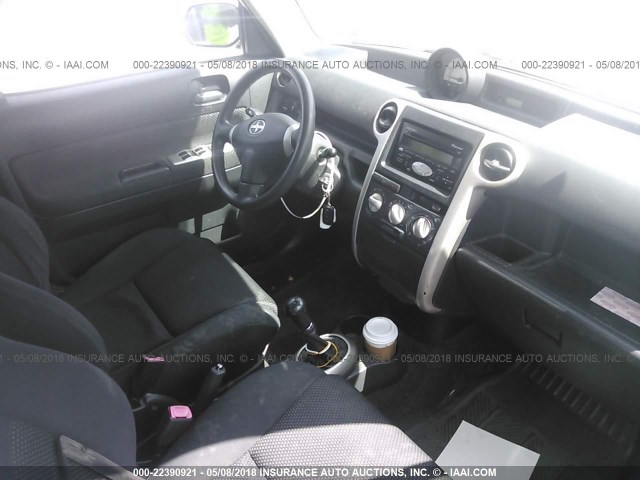 JTLKT334354007819 - 2005 TOYOTA SCION XB თეთრი ფოტო 5