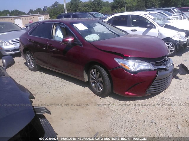 4T1BF1FK3HU758937 - 2017 TOYOTA CAMRY LE/XLE/SE/XSE RED photo 1