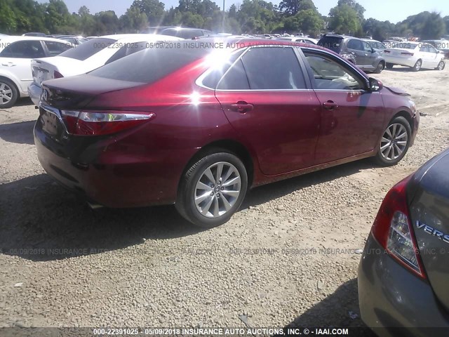 4T1BF1FK3HU758937 - 2017 TOYOTA CAMRY LE/XLE/SE/XSE RED photo 4