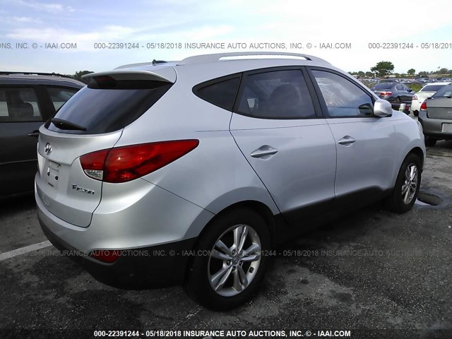 KM8JU3AC0AU017812 - 2010 HYUNDAI TUCSON GLS/LIMITED SILVER photo 4