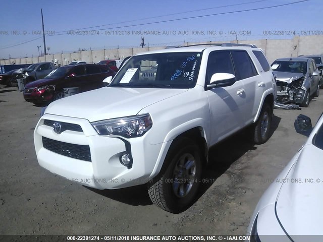 JTEBU5JR8H5448133 - 2017 TOYOTA 4RUNNER SR5 PREM/LTDL/TRAIL/TRD WHITE photo 2