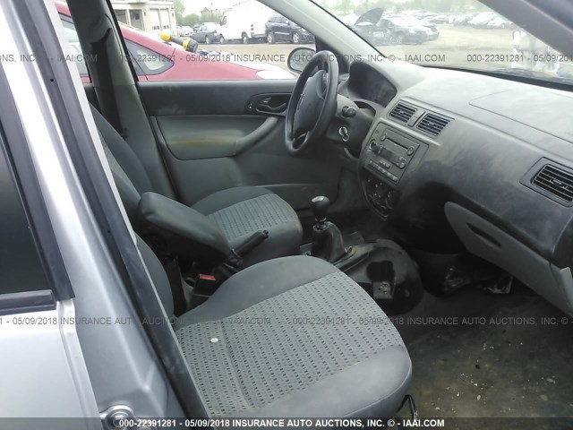 1FAFP36N56W102335 - 2006 FORD FOCUS ZXW SILVER photo 5