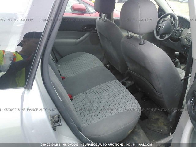 1FAFP36N56W102335 - 2006 FORD FOCUS ZXW SILVER photo 8