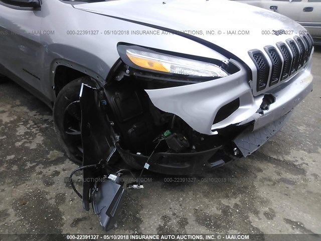 1C4PJMCB9JD576034 - 2018 JEEP CHEROKEE LATITUDE Күміс фото 6