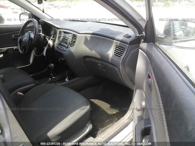 KNADH5A35B6799822 - 2011 KIA RIO LX/SX SILVER photo 5