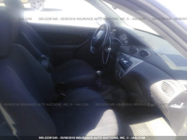3FAFP31333R112253 - 2003 FORD FOCUS ZX3 Navy photo 5