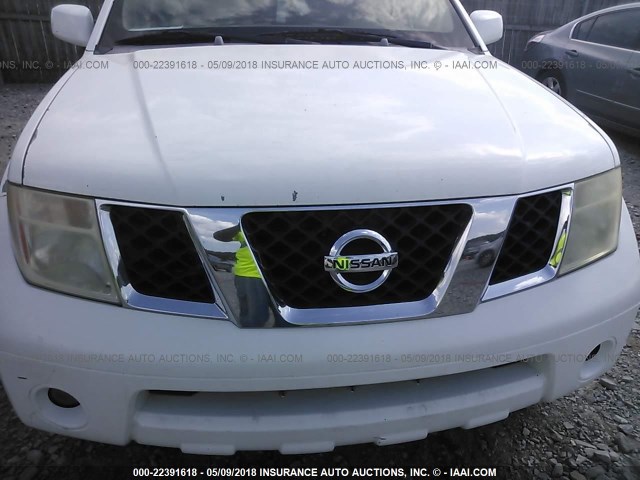 5N1AR18U56C621826 - 2006 NISSAN PATHFINDER LE/SE/XE WHITE photo 6