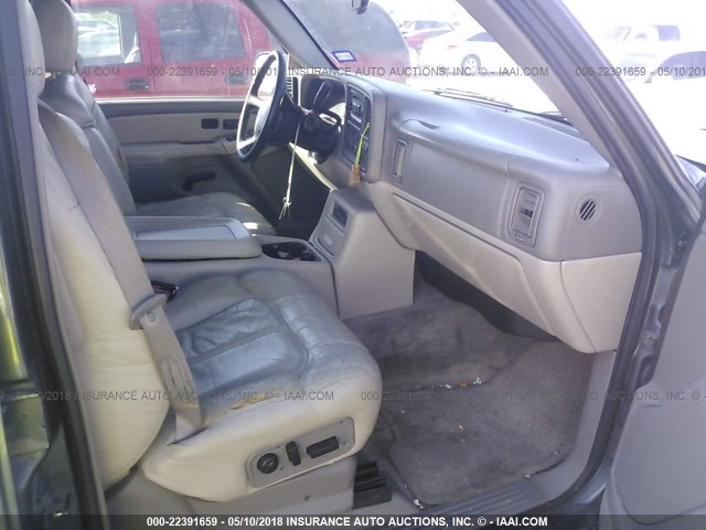 1GNEC13T71J130174 - 2001 CHEVROLET TAHOE C1500 GRAY photo 5