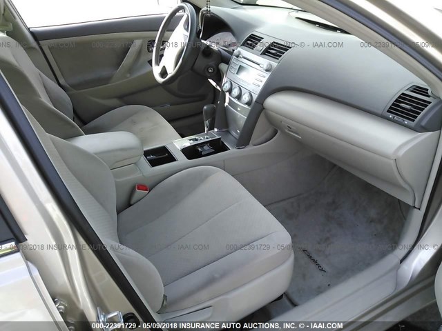 4T1BK46K17U026107 - 2007 TOYOTA CAMRY NEW GENERAT LE/XLE/SE GOLD photo 5