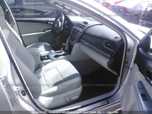 4T1BD1FK0CU013240 - 2012 TOYOTA CAMRY HYBRID/LE/XLE 银色 照片 5