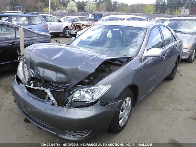 4T1BE32K75U513834 - 2005 TOYOTA CAMRY LE/XLE/SE ნაცრისფერი ფოტო 2