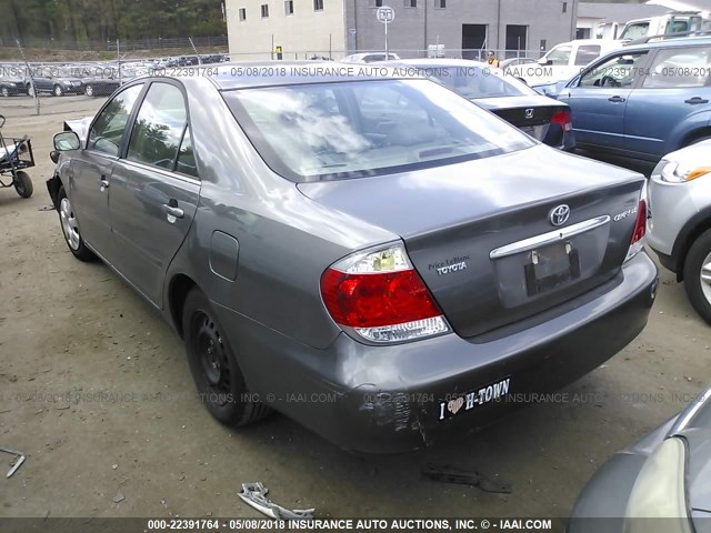 4T1BE32K75U513834 - 2005 TOYOTA CAMRY LE/XLE/SE ნაცრისფერი ფოტო 3