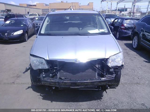 2A8HR44HX8R748443 - 2008 CHRYSLER TOWN & COUNTRY LX GRAY photo 6