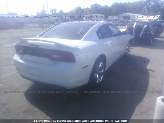 2C3CDXCT8DH565439 - 2013 DODGE CHARGER R/T WHITE photo 4