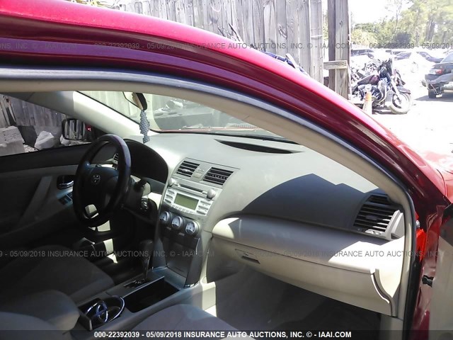 4T1BF3EK2AU086713 - 2010 TOYOTA CAMRY SE/LE/XLE RED photo 5