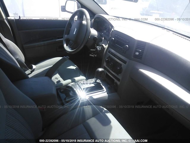 1J4GR48K05C500807 - 2005 JEEP GRAND CHEROKEE LAREDO/COLUMBIA/FREEDOM 银色 照片 5