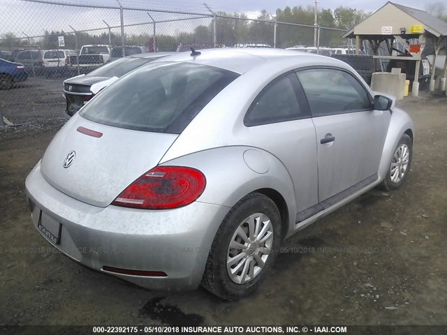 3VWFP7AT8CM644318 - 2012 VOLKSWAGEN BEETLE SILVER photo 4