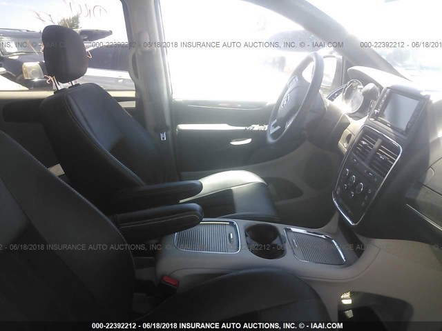 2C4RDGCG3HR791025 - 2017 DODGE GRAND CARAVAN SXT WHITE photo 5