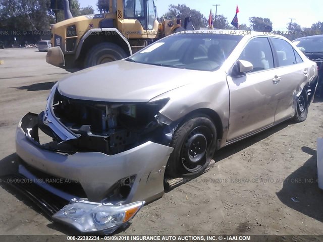 4T4BF1FK3CR234914 - 2012 TOYOTA CAMRY SE/LE/XLE ოქროსფერი ფოტო 2