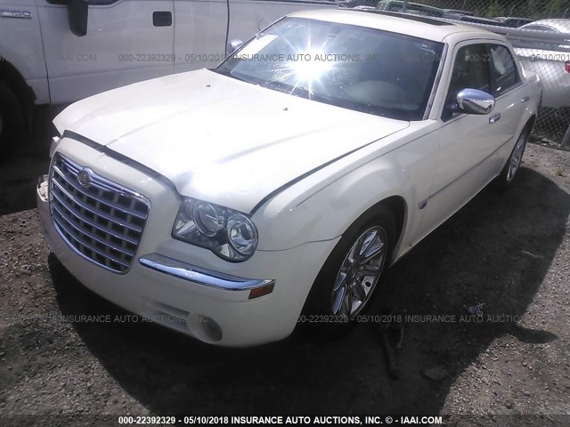 2C3LA63H66H198168 - 2006 CHRYSLER 300C WHITE photo 2