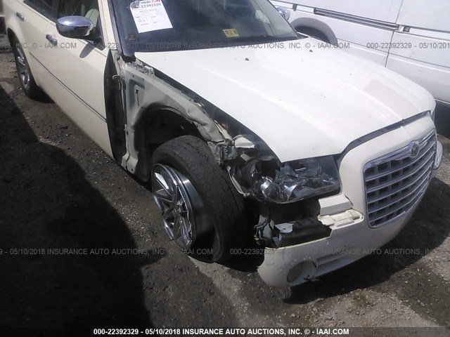 2C3LA63H66H198168 - 2006 CHRYSLER 300C WHITE photo 6