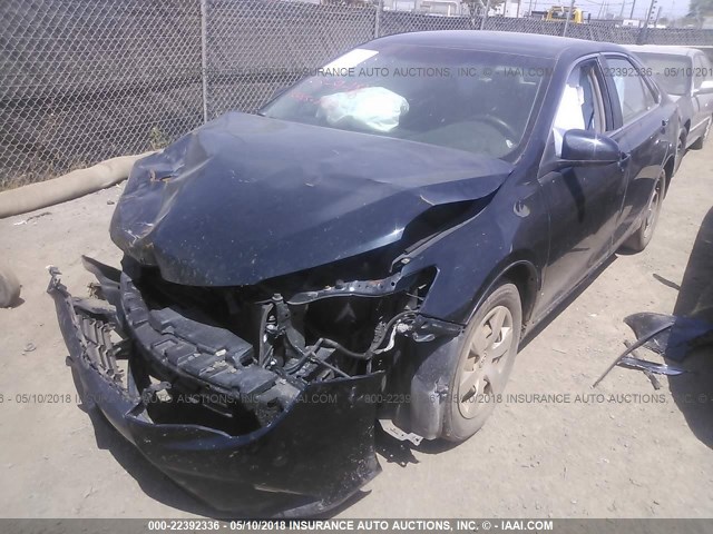 4T4BF1FK9FR508394 - 2015 TOYOTA CAMRY LE/XLE/SE/XSE 深蓝色 照片 2