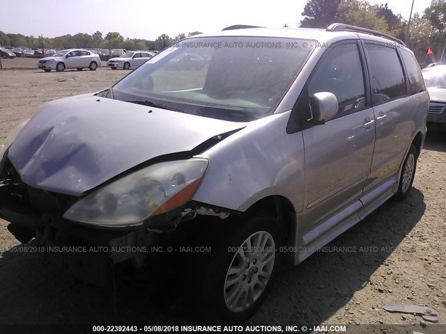 5TDZK22C08S108969 - 2008 TOYOTA SIENNA XLE/XLE LIMITED SILVER photo 2