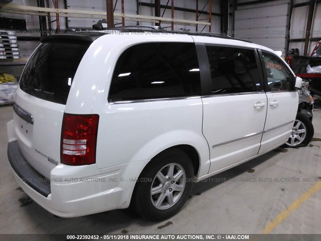 2A4RR5D18AR432446 - 2010 CHRYSLER TOWN & COUNTRY TOURING WHITE photo 4