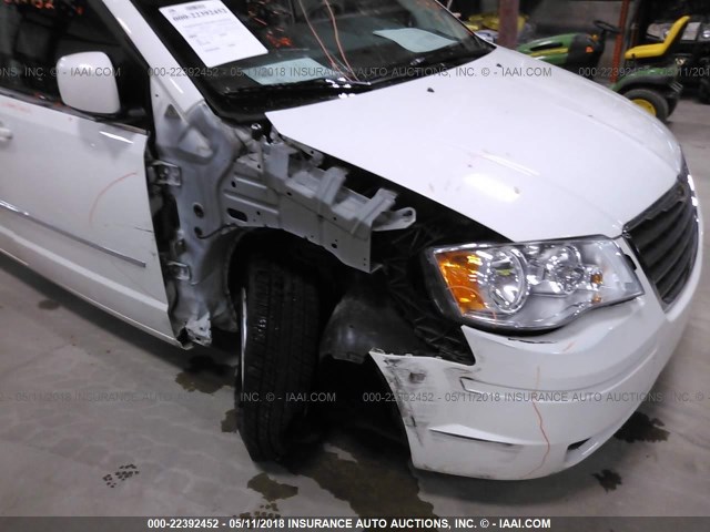 2A4RR5D18AR432446 - 2010 CHRYSLER TOWN & COUNTRY TOURING WHITE photo 6