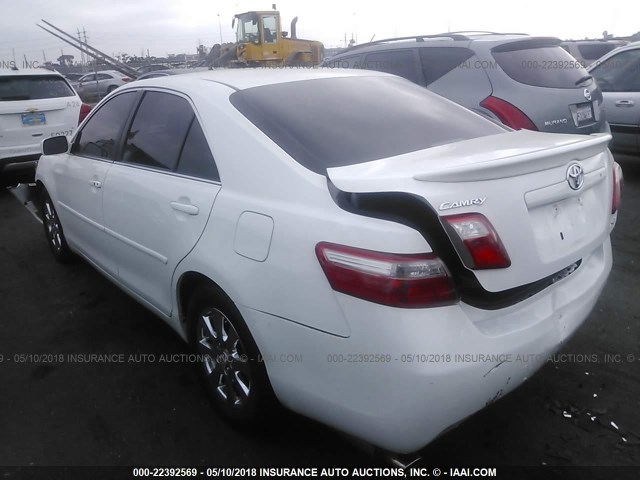 4T1BK46KX7U508610 - 2007 TOYOTA CAMRY NEW GENERAT LE/XLE/SE WHITE photo 3