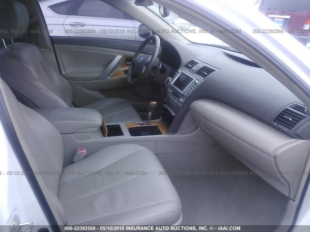 4T1BK46KX7U508610 - 2007 TOYOTA CAMRY NEW GENERAT LE/XLE/SE WHITE photo 5