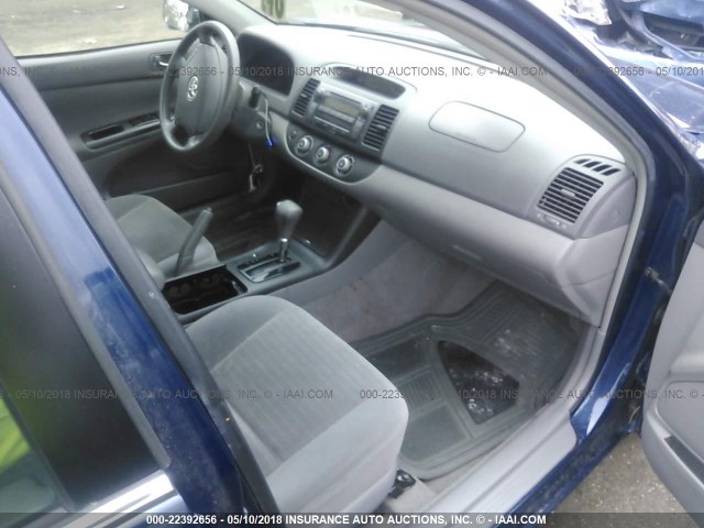 4T1BE30K06U164732 - 2006 TOYOTA CAMRY LE/XLE/SE ლურჯი ფოტო 5