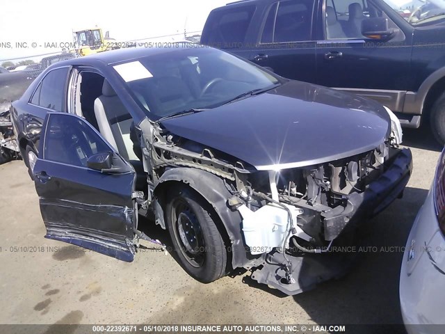 4T4BF1FK2DR275939 - 2013 TOYOTA CAMRY L/SE/LE/XLE 灰色 照片 1