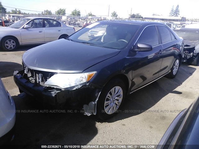 4T4BF1FK2DR275939 - 2013 TOYOTA CAMRY L/SE/LE/XLE 灰色 照片 2