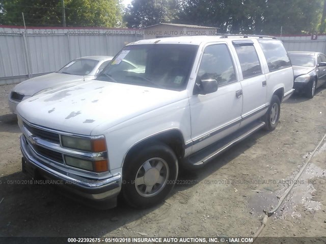 3GNEC16R3XG119909 - 1999 CHEVROLET SUBURBAN C1500 WHITE photo 2